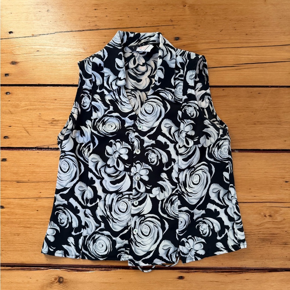 Tailor B. Moss Black and White Floral Sleeveless Blouse